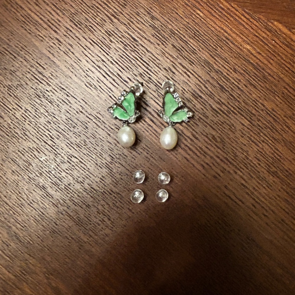 Handmade Artisan Butterfly Pearl Earrings - Picture 6 of 7